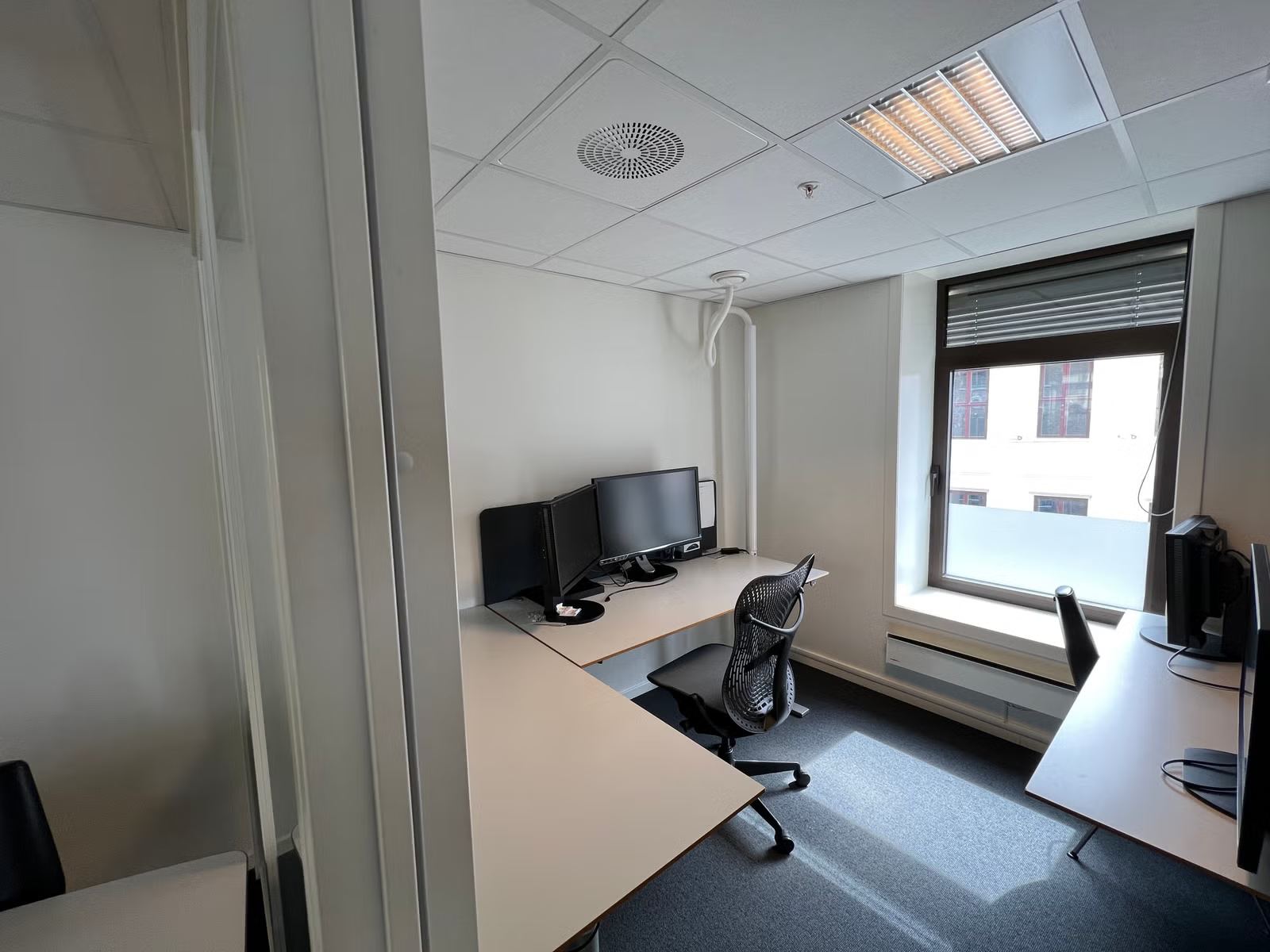 Nice office space right on Karl Johans gate. Proximity to everything! - Workspace