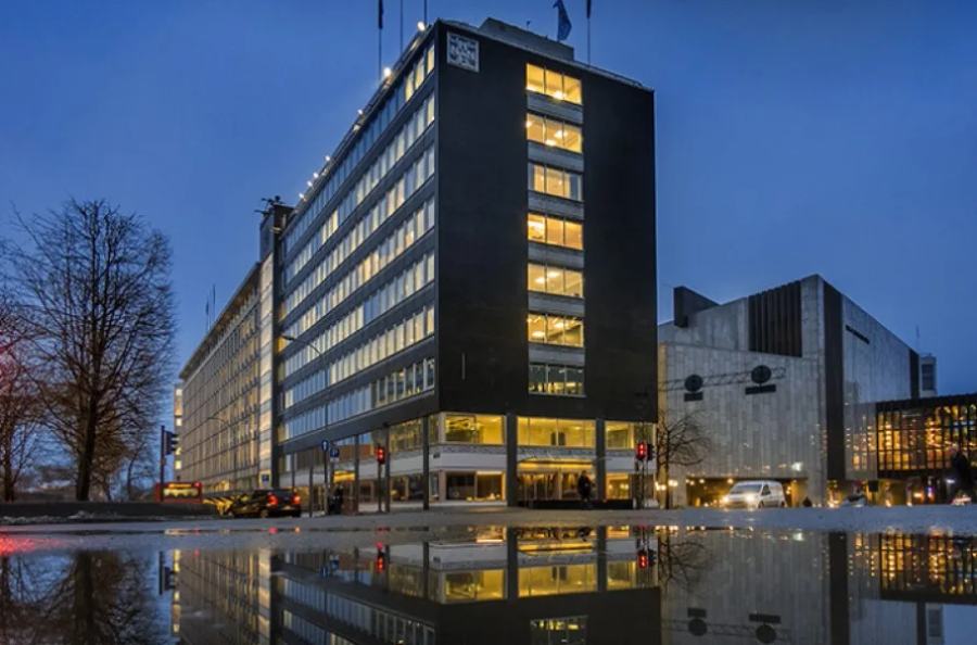 Kontor for 3-5 ansatte rett ved Nationaltheatret