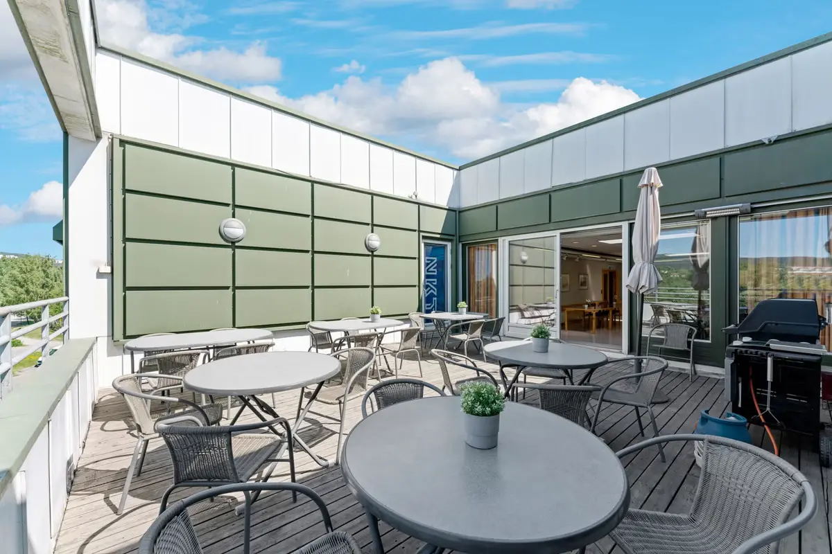 Fleksibelt kombinasjonslokale på 730 kvm med kjøreport og terrasse - fasiliteter