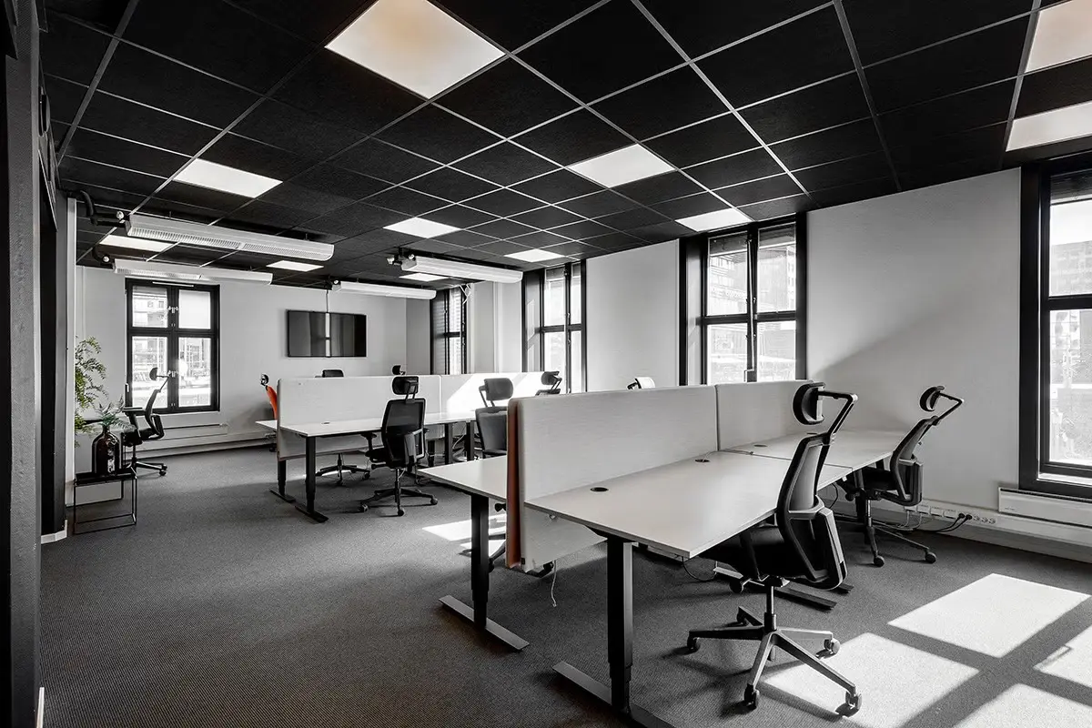 Efficient and move-in ready office space with prime location at Jernbanetorget - workspace
