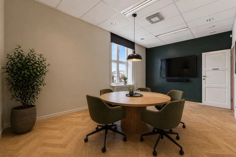 Romslige og lyse kontorlokaler over to etasjer på 537 m² BTA i Karl Johans gate