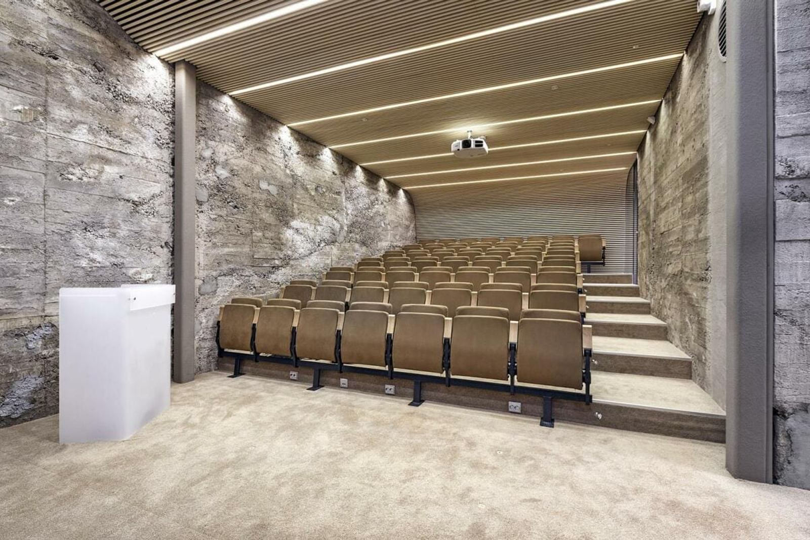 Office space in creative surroundings for 6–8 employees - Facilities