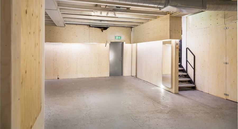 Centrally located 155 sqm BTA warehouse space with kitchenette for rent at Storgata 21/23