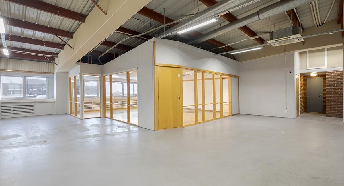 371 sqm versatile storage, office or showroom at Alnabru