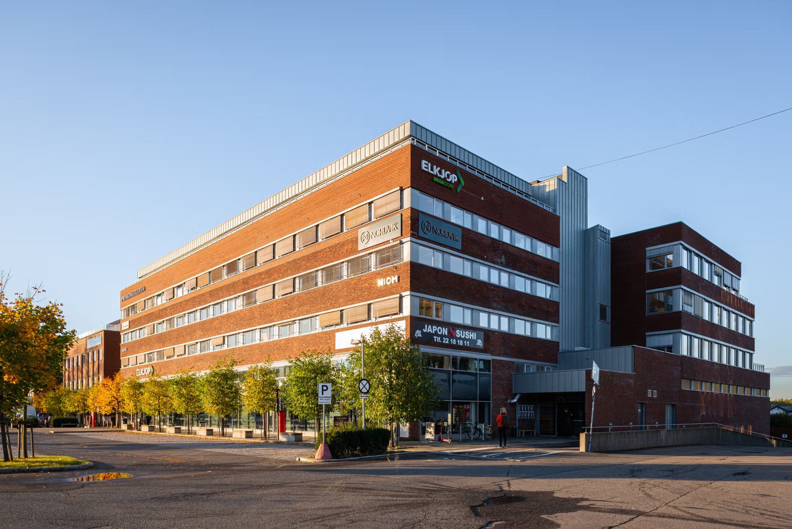 High-standard 1,305 sqm office space with private roof terrace at Ullevål Stadium - Facade
