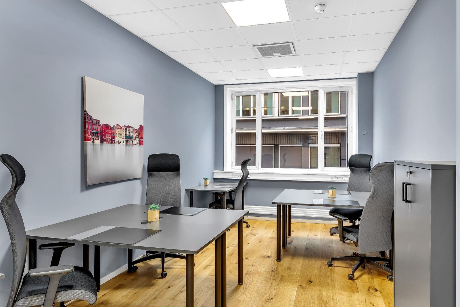 Kontor for 4-5 ansatte på Rådhusplassen - Kontor