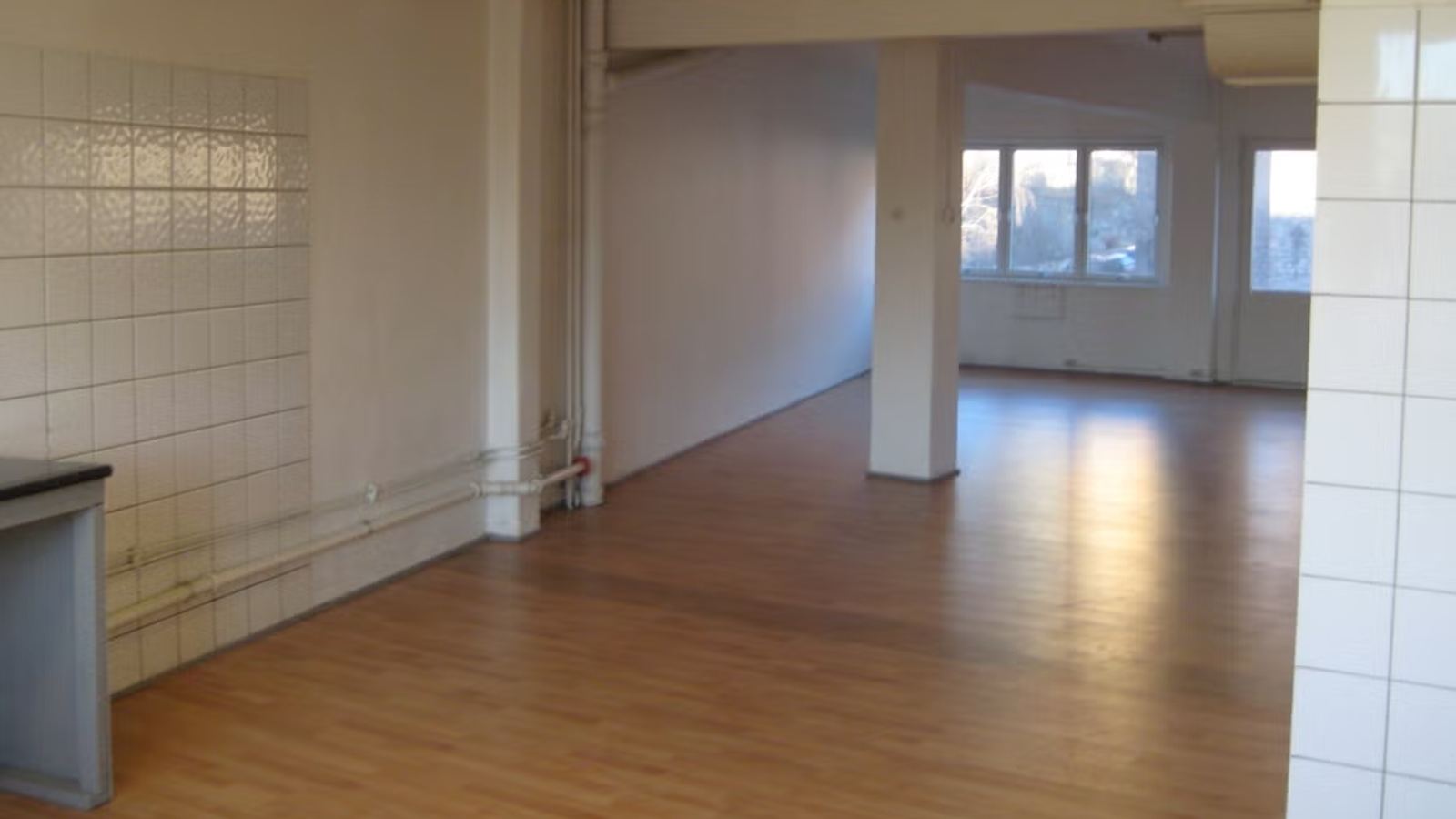 Bright 105 m² Studio/Office Space for Rent at Grønland - Workspace