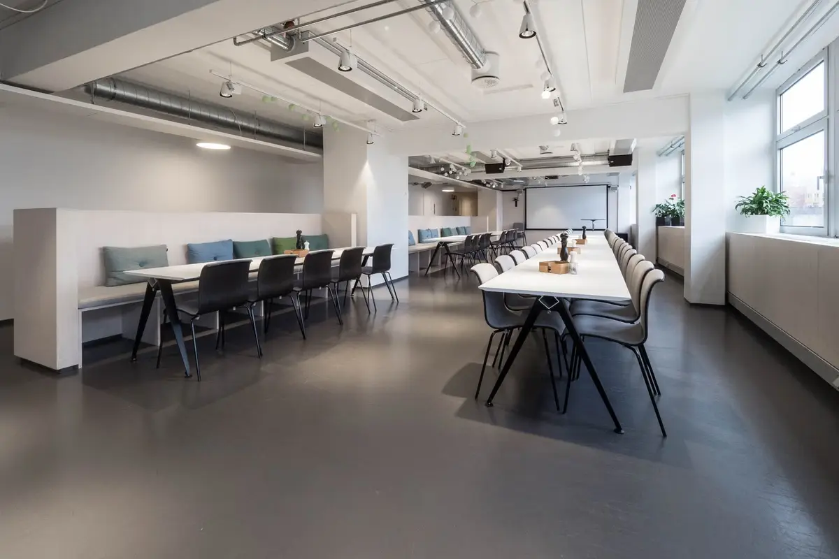 Central and modern office space (1528 sqm) in an iconic property in downtown Oslo - commercial premises