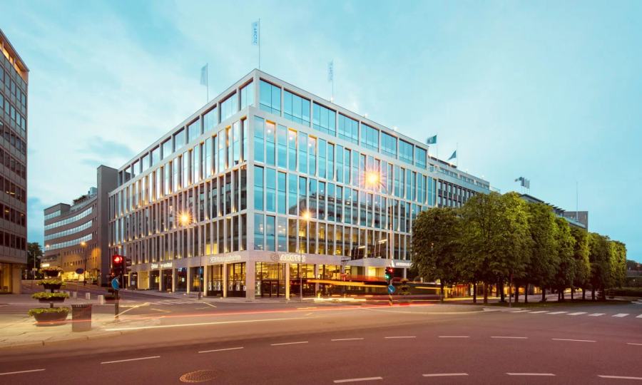 Private office with unique exposure near near Nationaltheatret