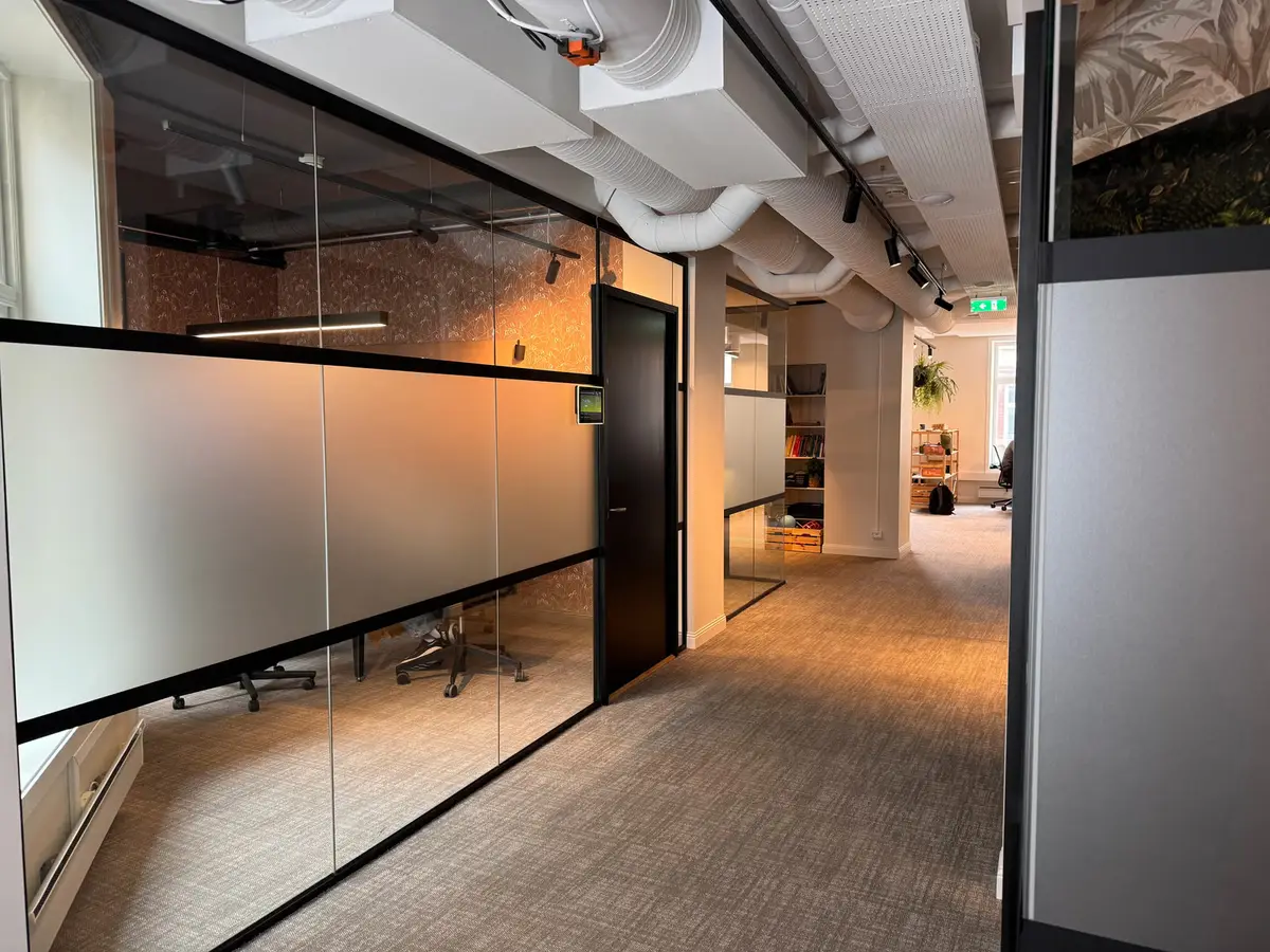 Newly renovated office space with 8 workstations at Hegdehaugsveien 24 - meeting room