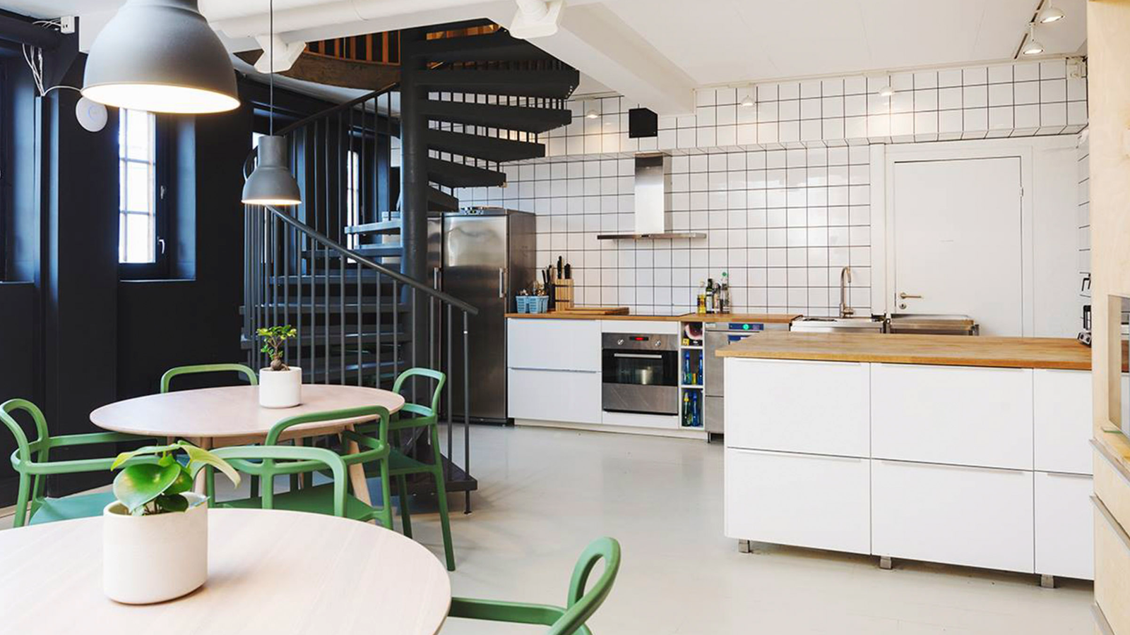 Office for 1-2 employees in a creative coworking space - Facilities