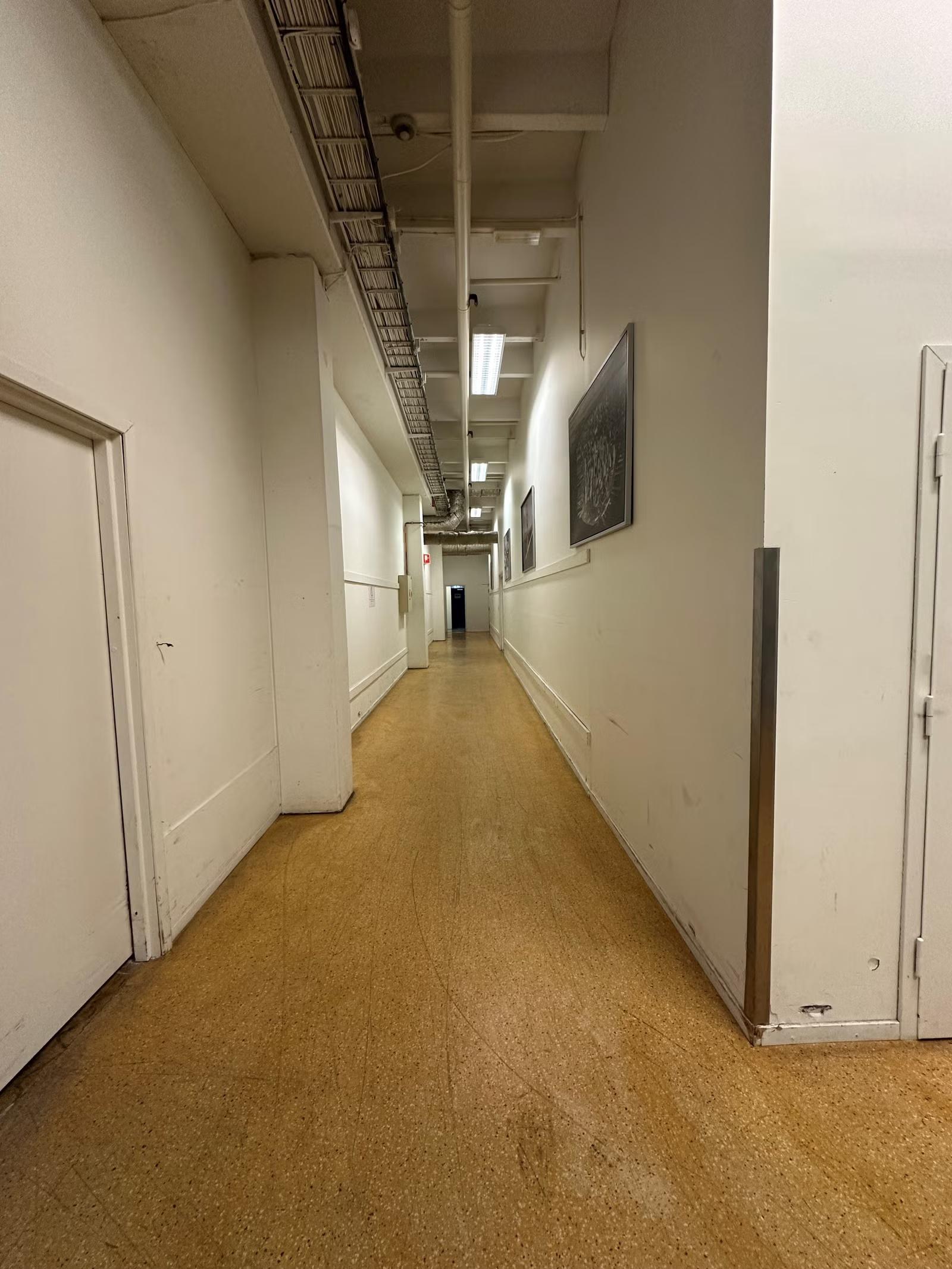 Efficient 254 sqm Heated Warehouse with Large Cargo Lift at Alnabru - Workspace