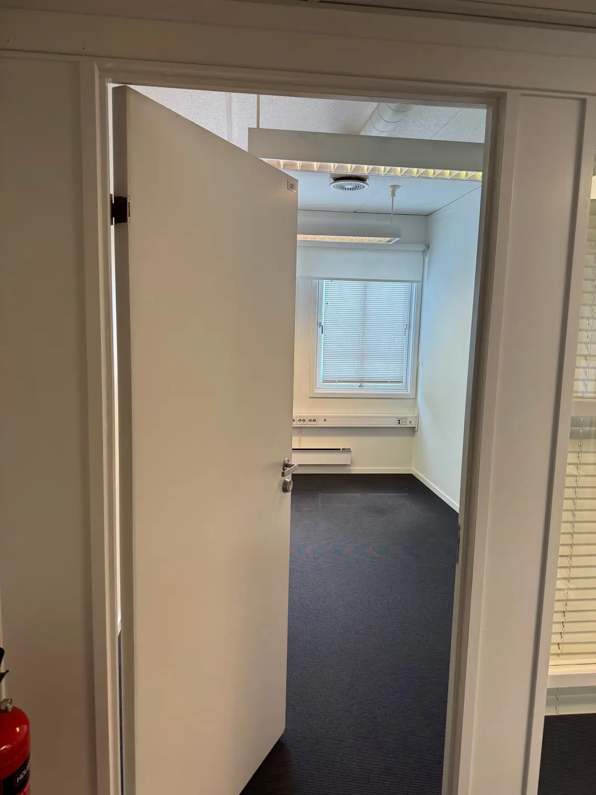Bright Private Office for 1-2 employees at Vinderen - commercial premises