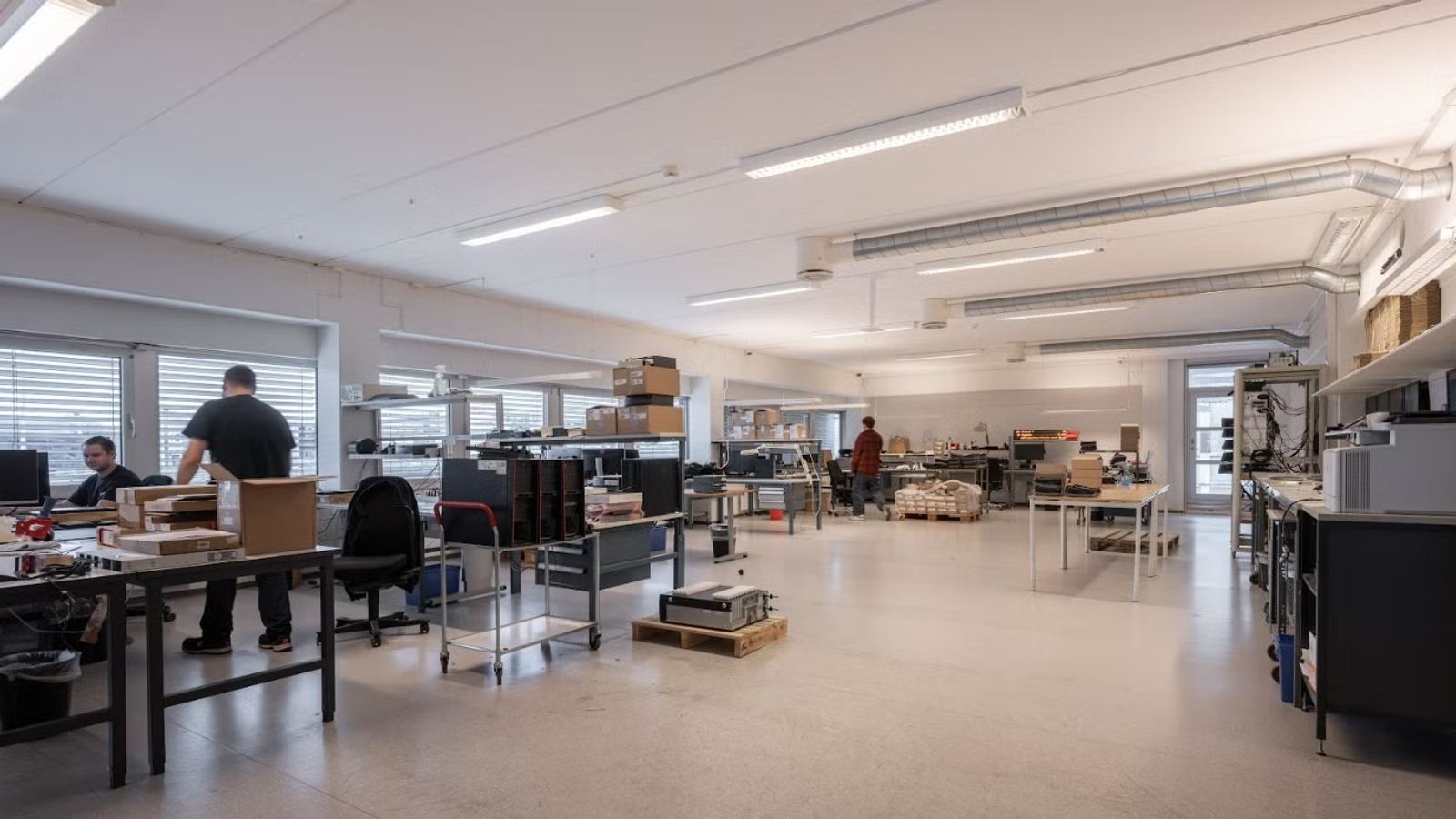 Bright and Flexible 846 sqm Warehouse and Production Space with Freight Elevator - Warehouse