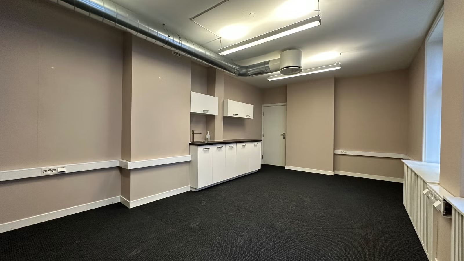 Office space of 56 sqm in a charming building - Workspace