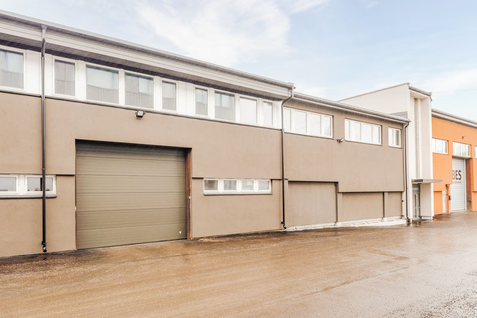 Spacious and centrally located 750 sqm warehouse space for rent - Gamle Leirdals vei 9
