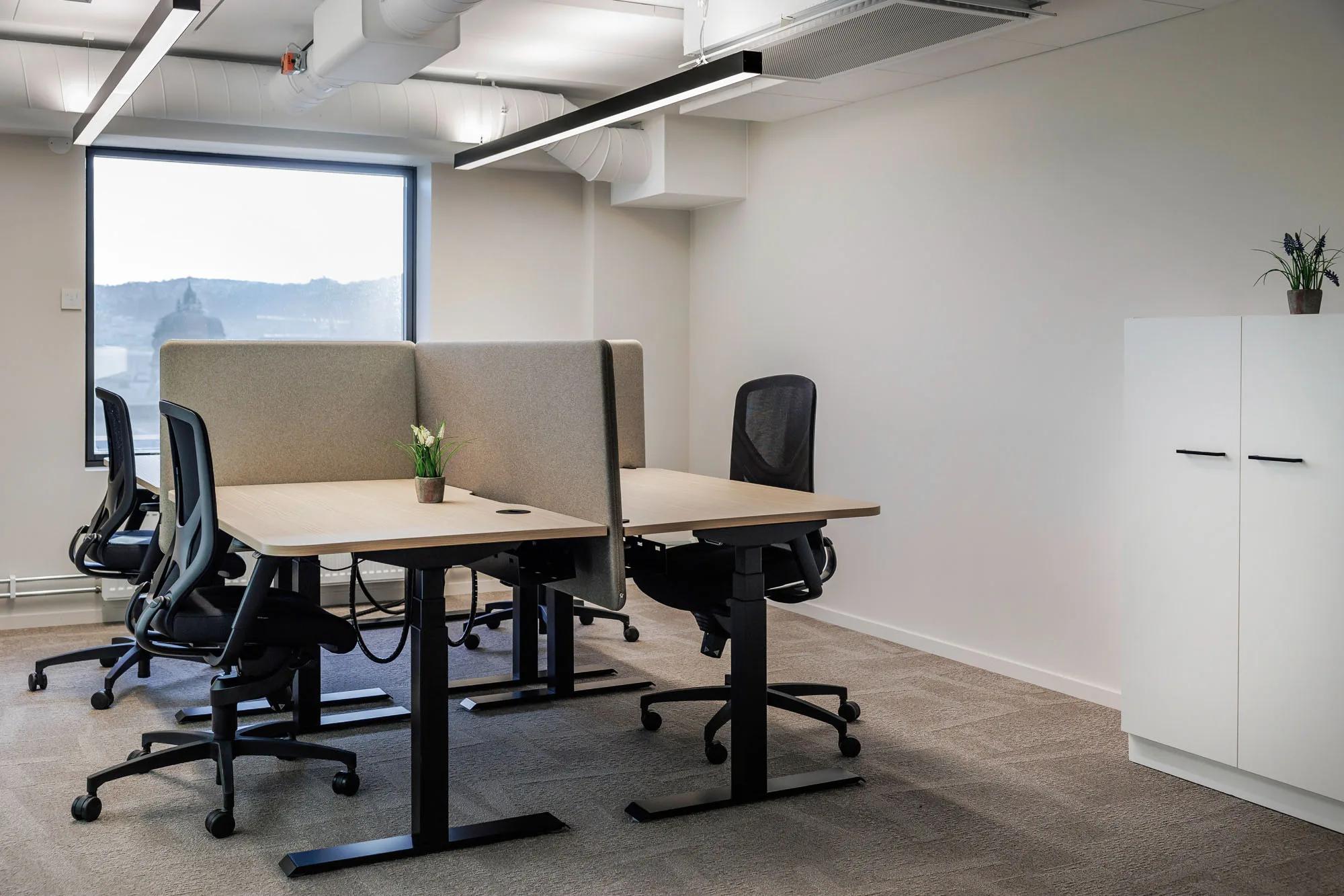 Kontor for 2-4 ansatte sentralt i Kvadraturen - Kontor