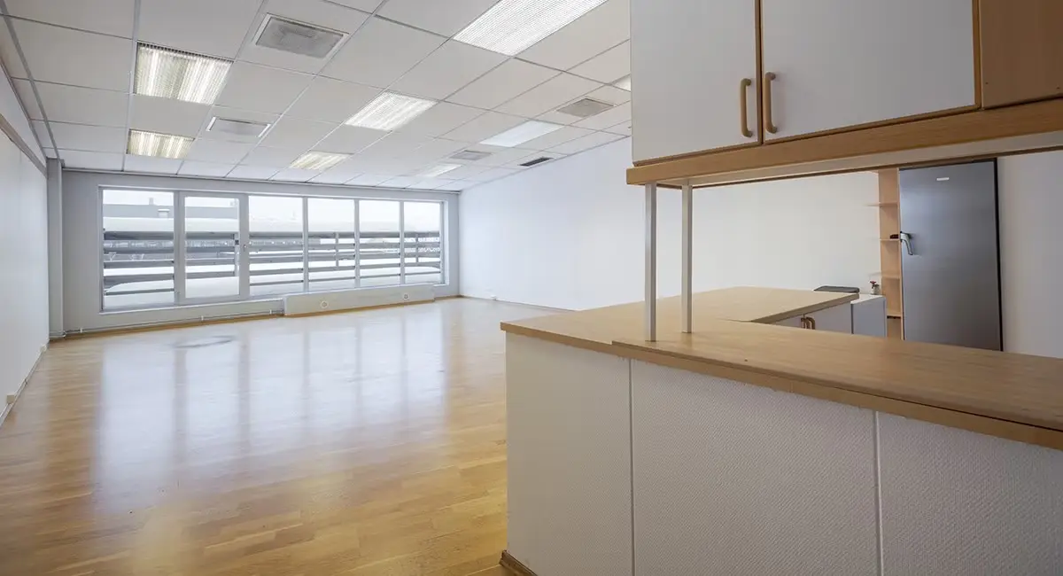 371 sqm versatile storage, office or showroom at Alnabru - commercial premises