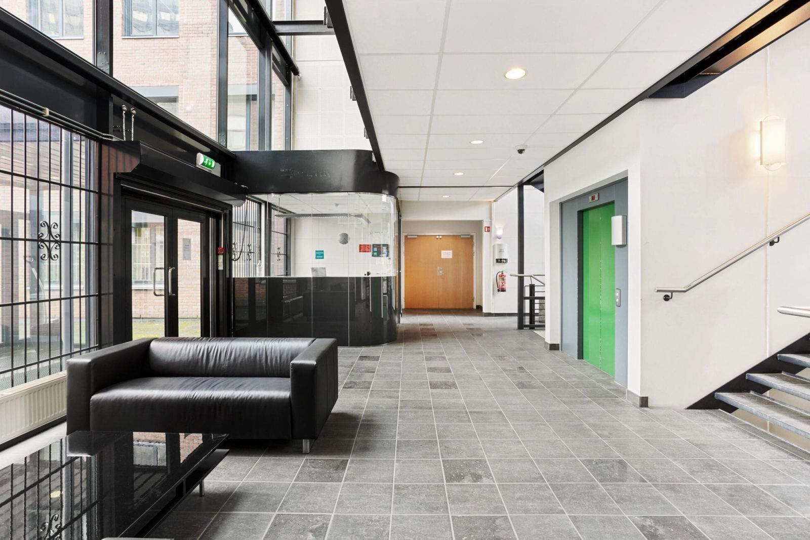 Private offices for rent right by Økern metro station - Facilities