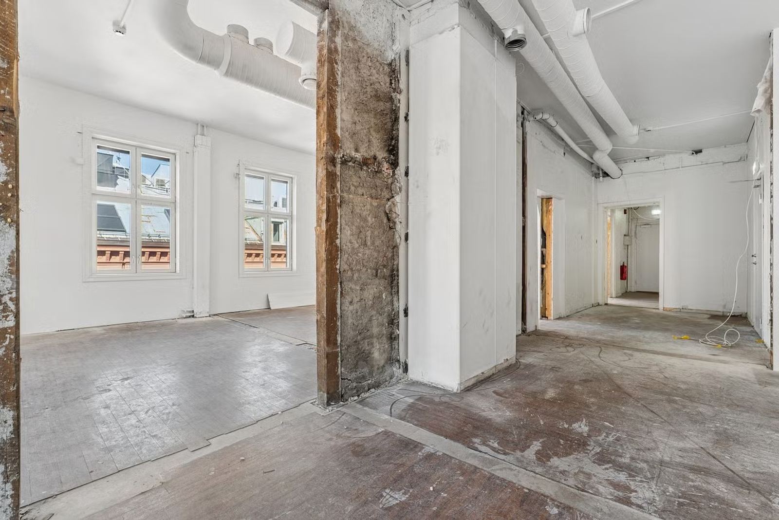 Unique opportunity at Egertorget: 4th-floor corner office - Workspace
