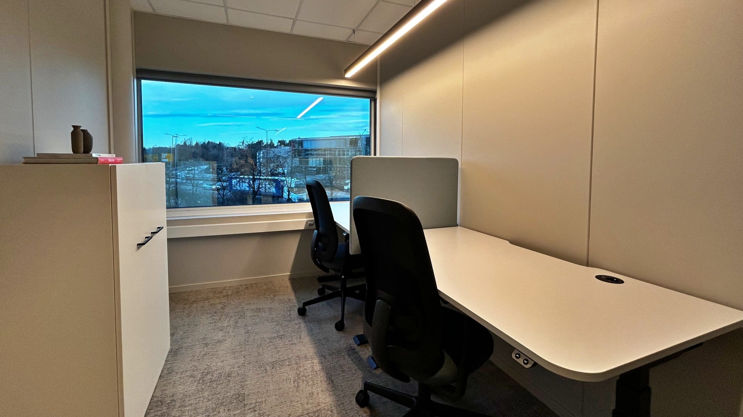 Kontor for 1-2 ansatte rett ved Lysaker Stasjon - Kontor