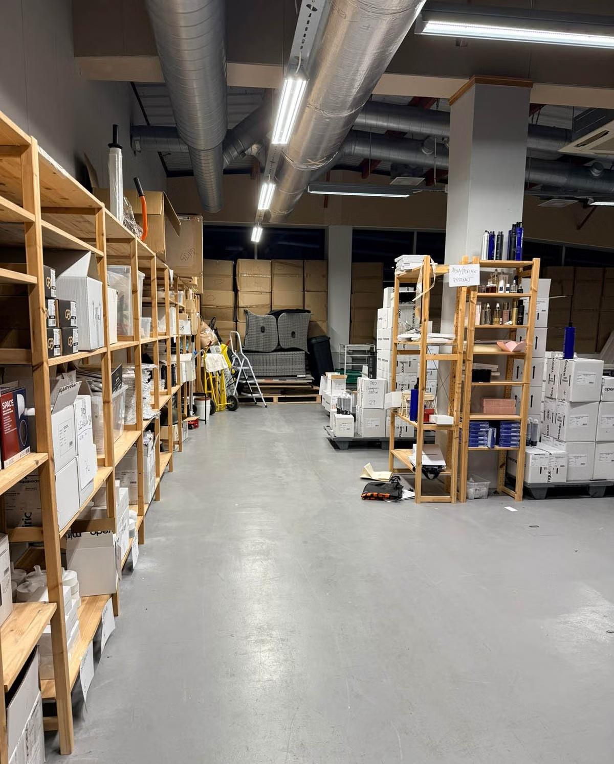 371 sqm versatile storage, office or showroom at Alnabru