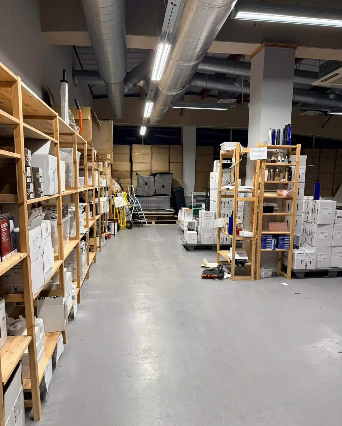 371 sqm versatile storage, office or showroom at Alnabru - commercial premises