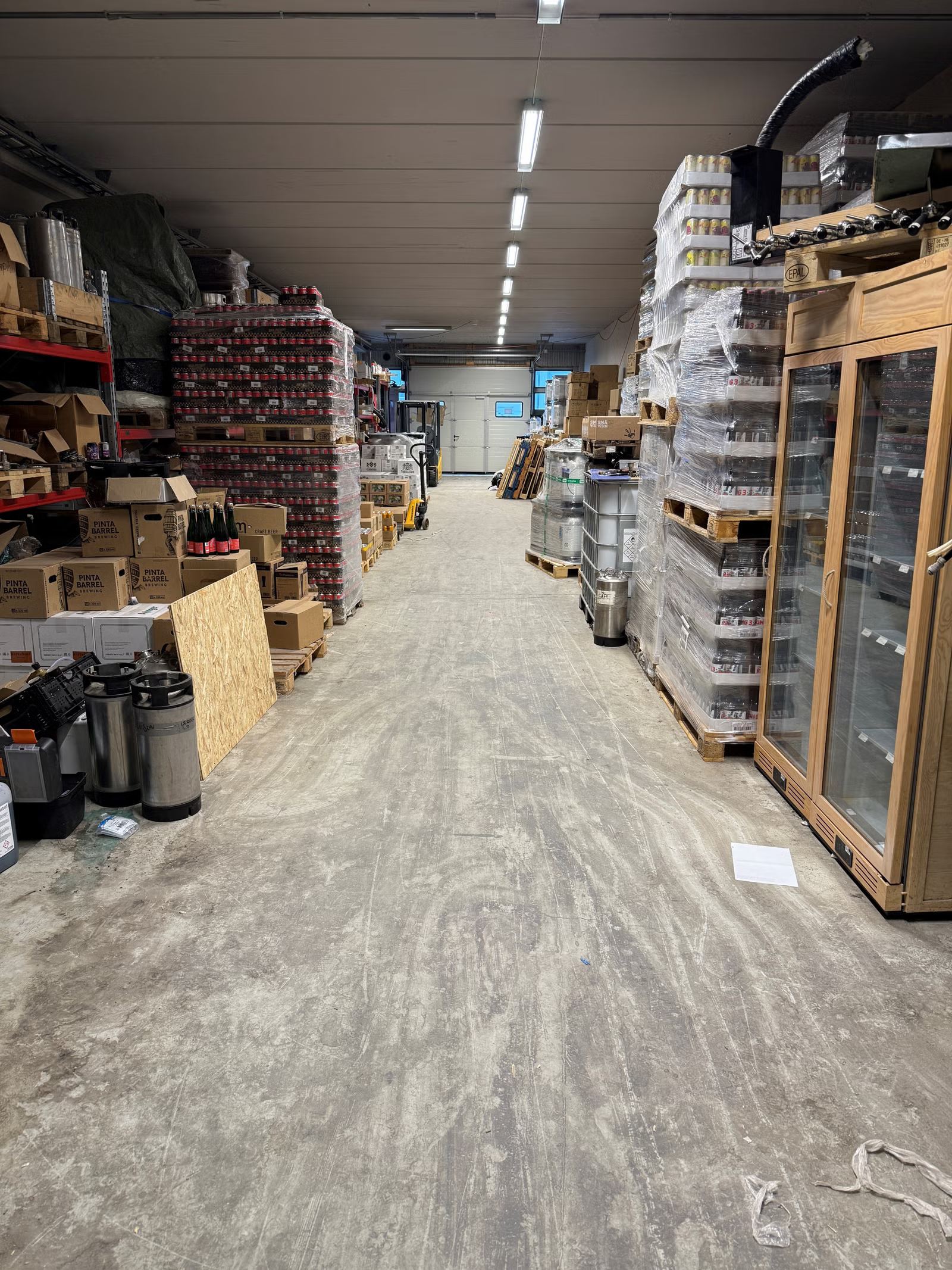 Flexible 730 sqm Combi-Premises with Drive-in Gate and Terrace - Warehouse