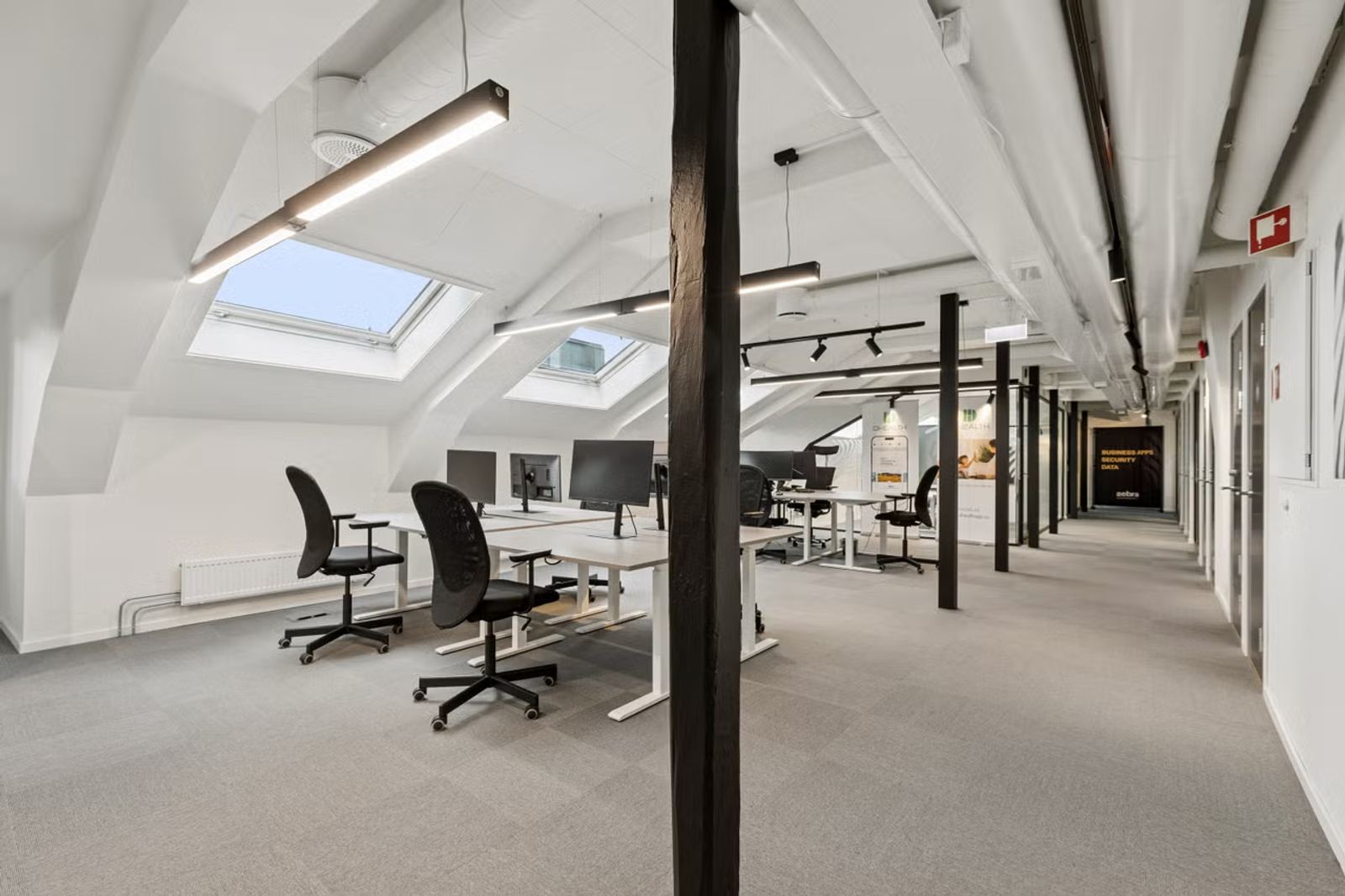 Distinctive Loft Office with High Ceilings a Central location in Torggata - Workspace