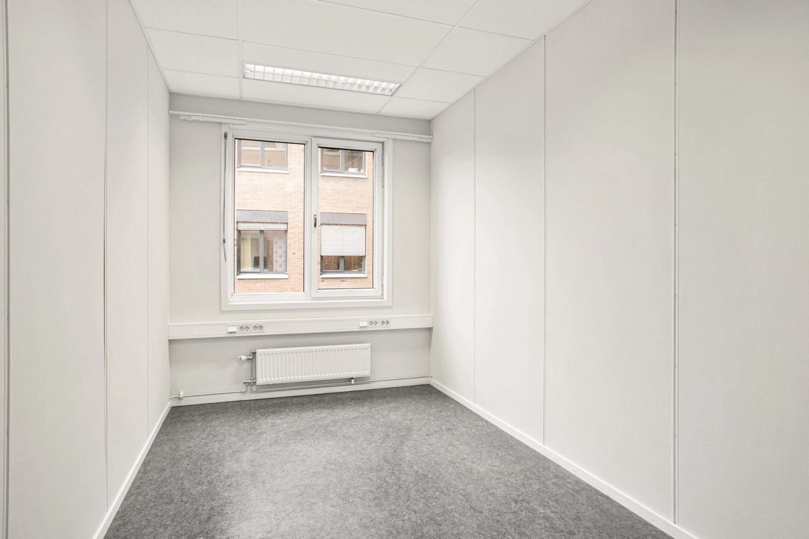 Private offices for rent right by Økern metro station - Workspace