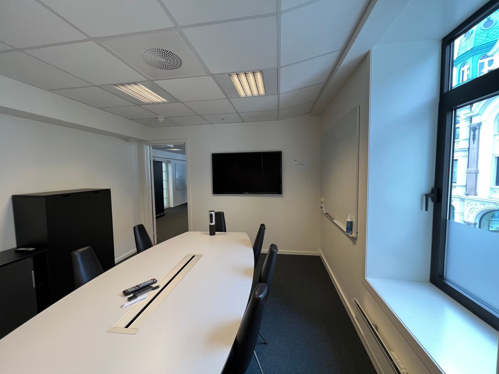 Nice office space right on Karl Johans gate. Proximity to everything! - Meeting room