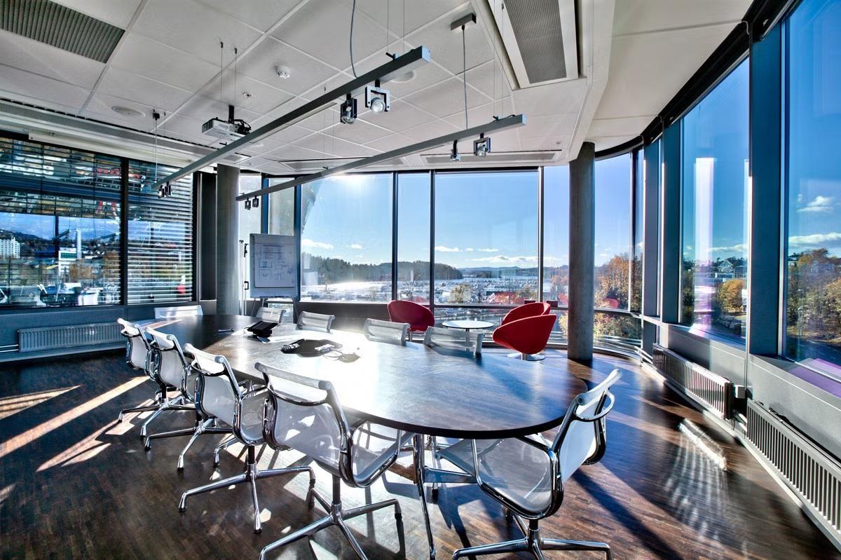 Bright and flexible office spaces with views at Skøyen Station