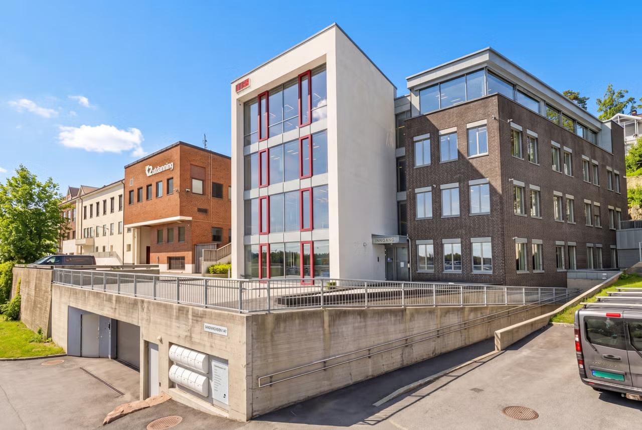 Private offices for rent in Sandvika with parking - Facade