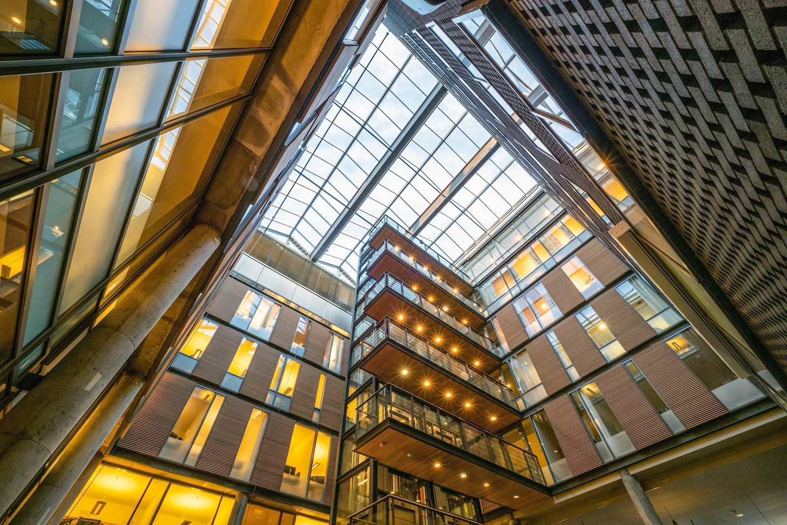 Office space for rent in a modern building with parking - Facilities