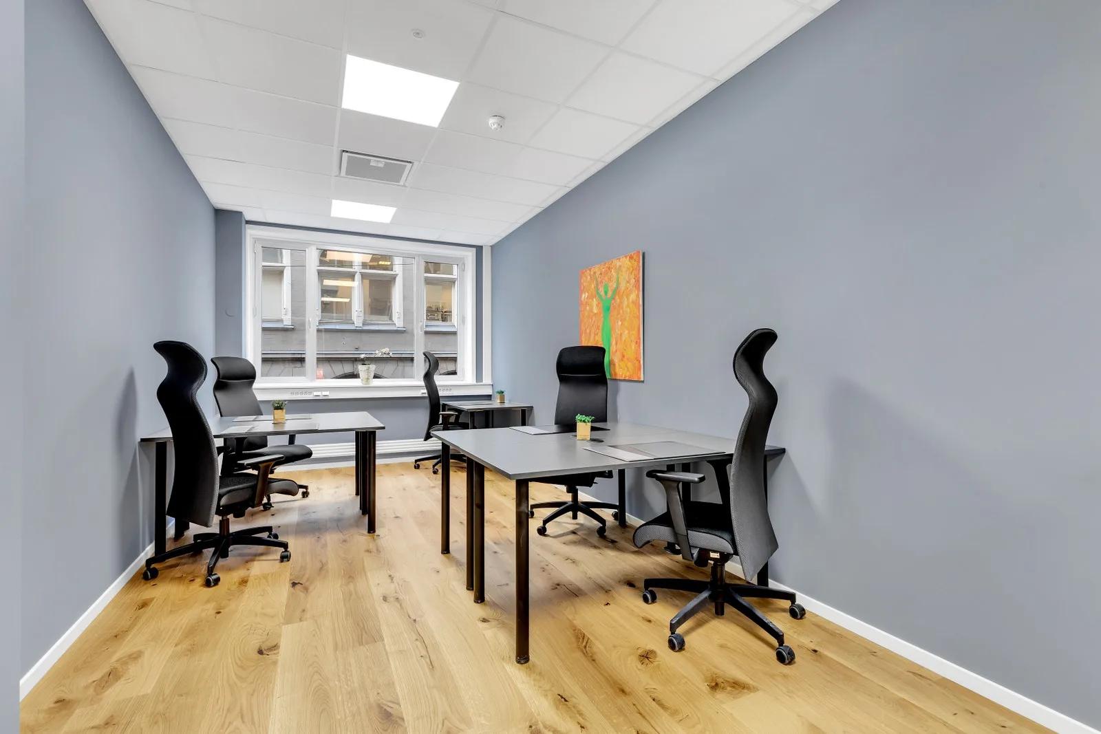 Kontor for 4-5 ansatte på Rådhusplassen - Kontor