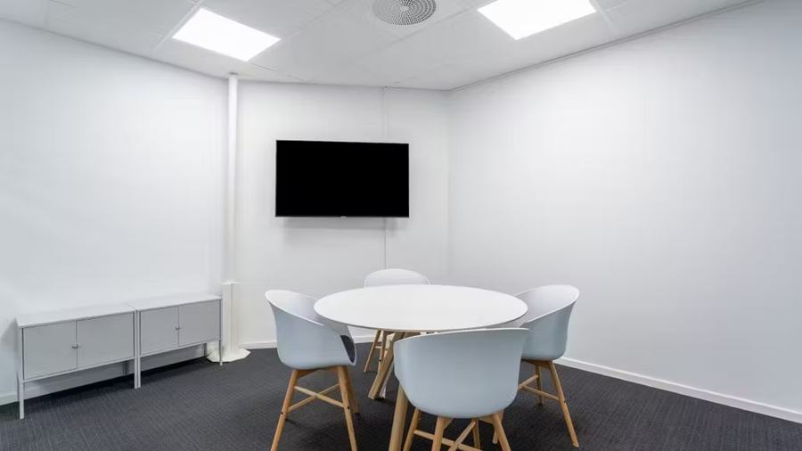 Kontor for 1-2 ansatte rett ved Tinghuset