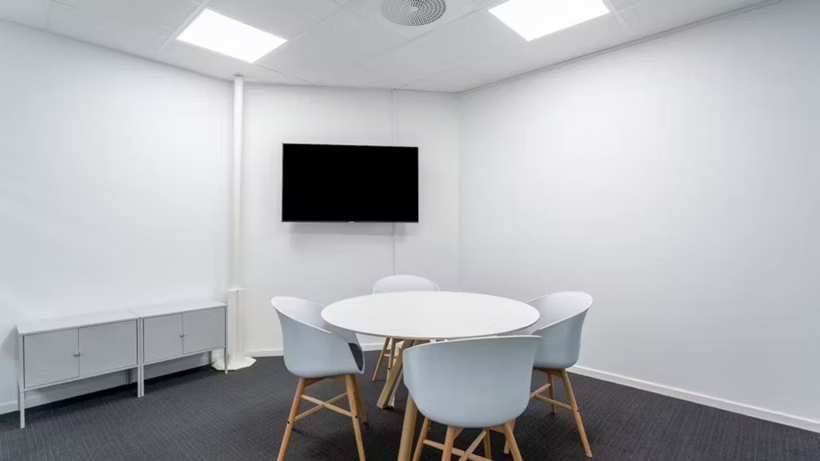 Kontor for 11-15 ansatte rett ved Tinghuset - Moterom