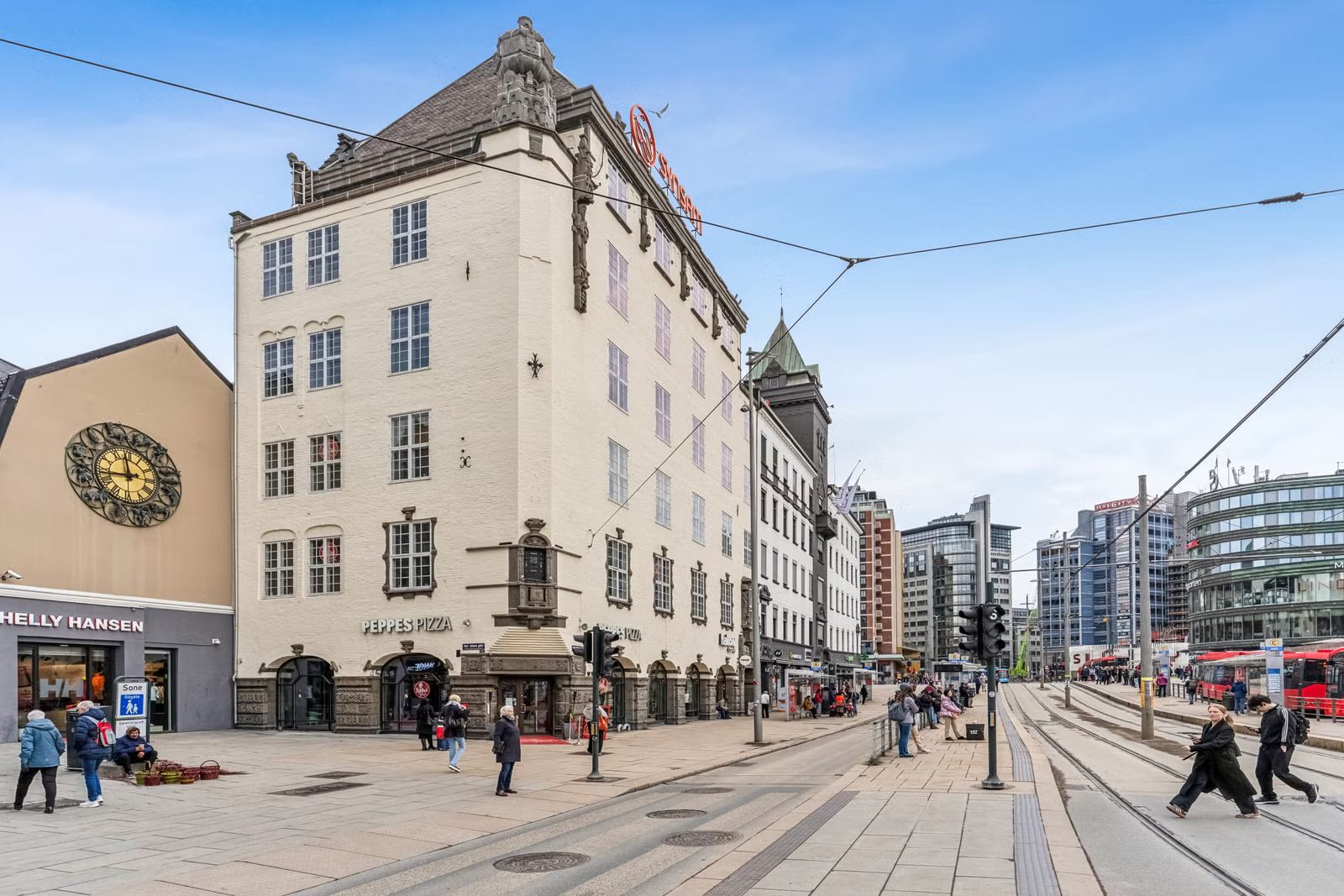 Spacious and bright office space across two floors (537 sqm GFA) on Karl Johans gate - Facade
