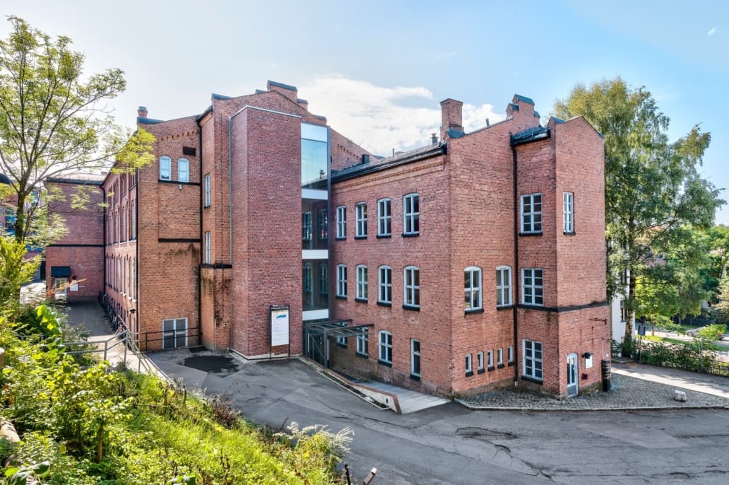 Fixed desks in a creative co-working space in Tøyen