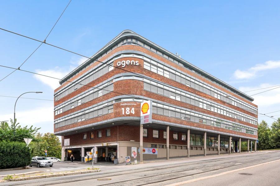 Modern office space of 476 sqm with a highly convenient location