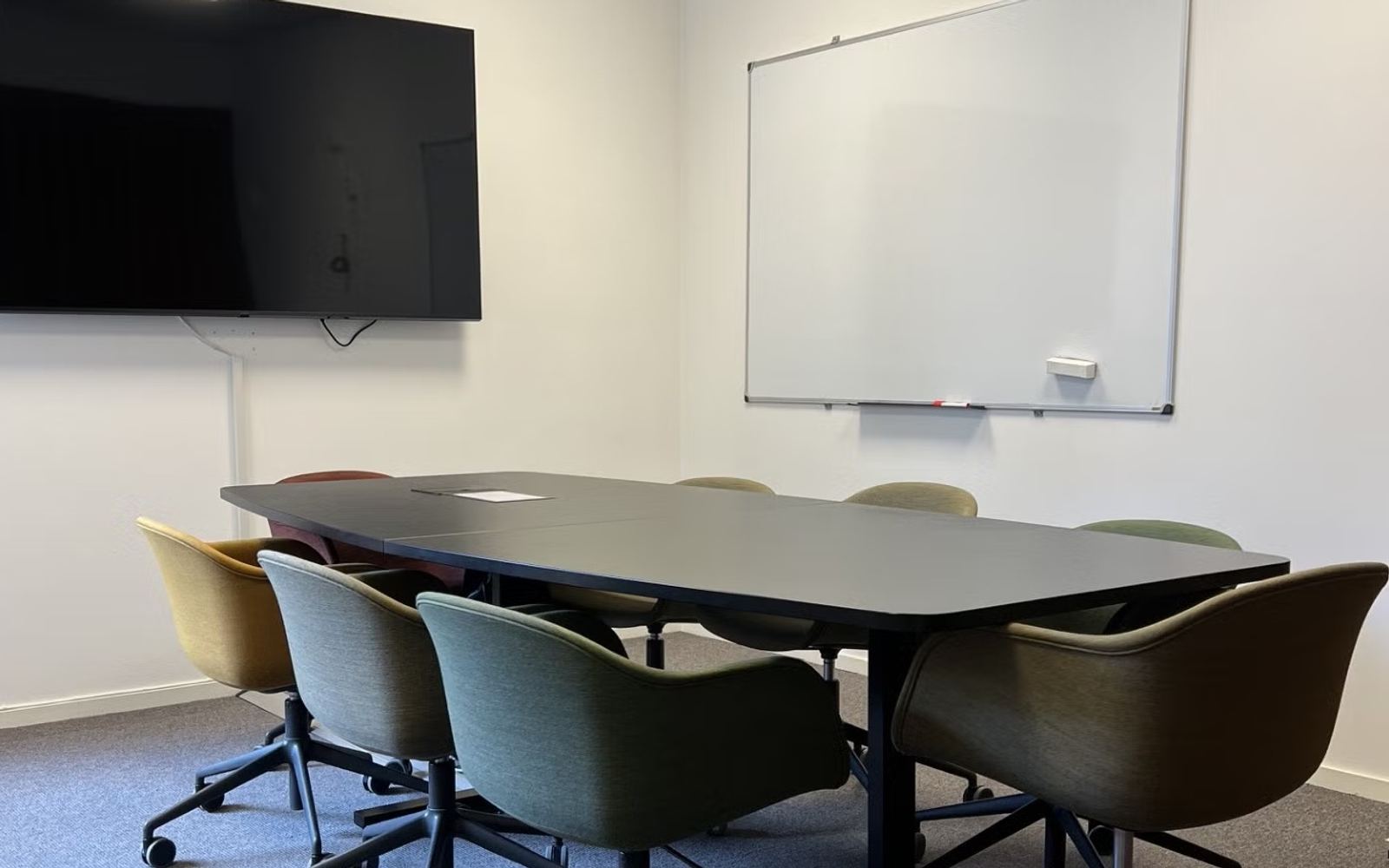 Modern 2-person offices with historic charm right in Kvadraturen - Meeting room