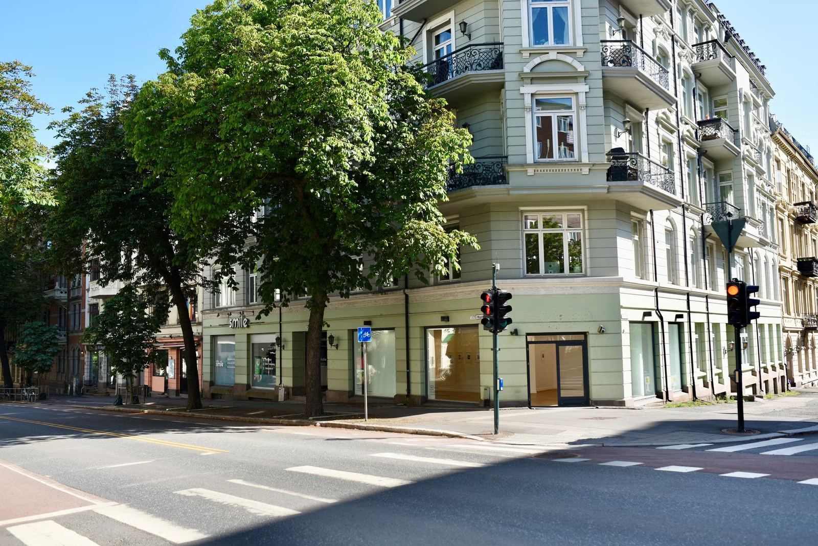 Prime 250–375 sqm split-level corner premises with high visibility in Frogner - Facade