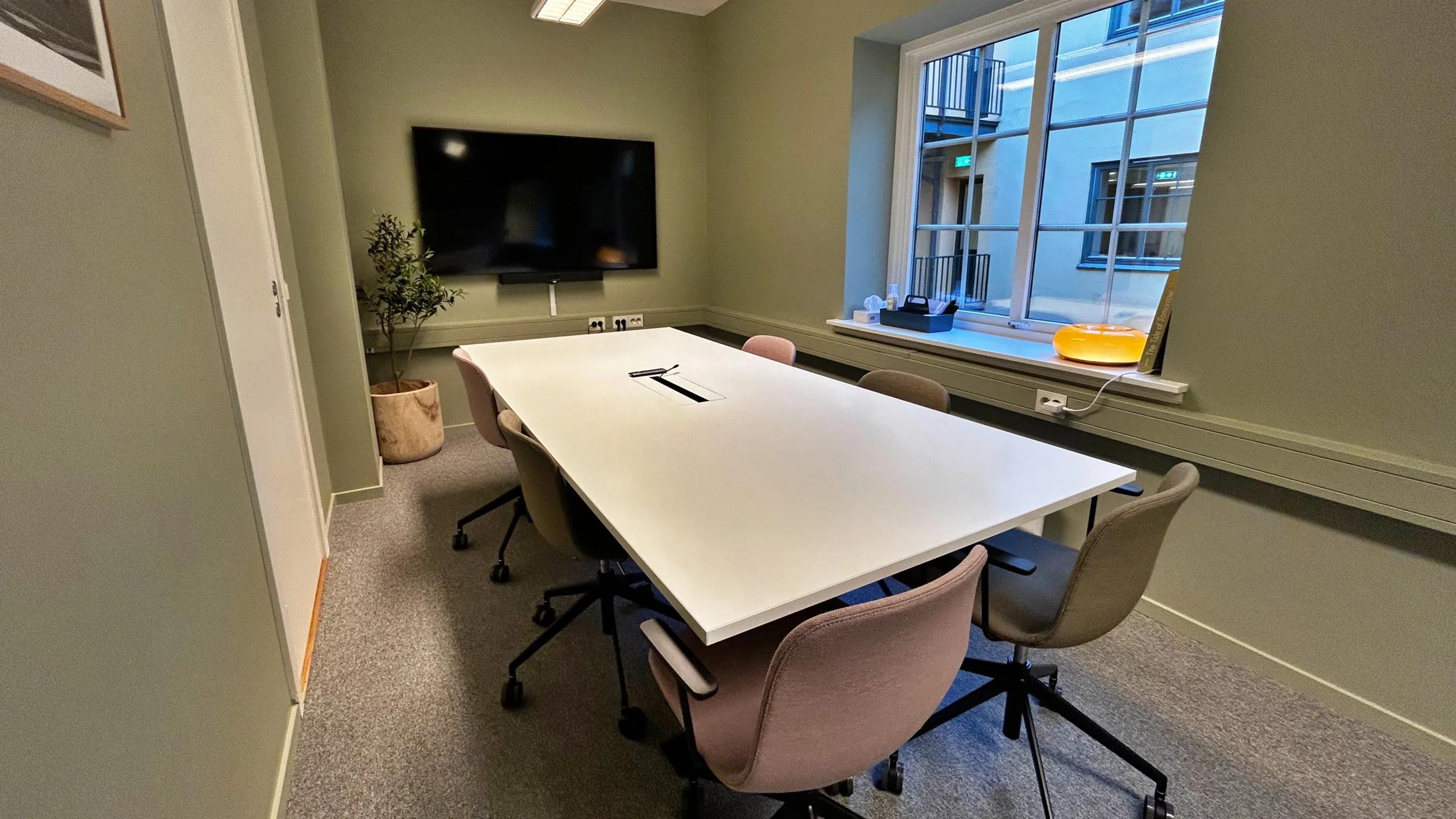 Kontor for 1-2 ansatte nær Olaf Ryes plass - Moterom