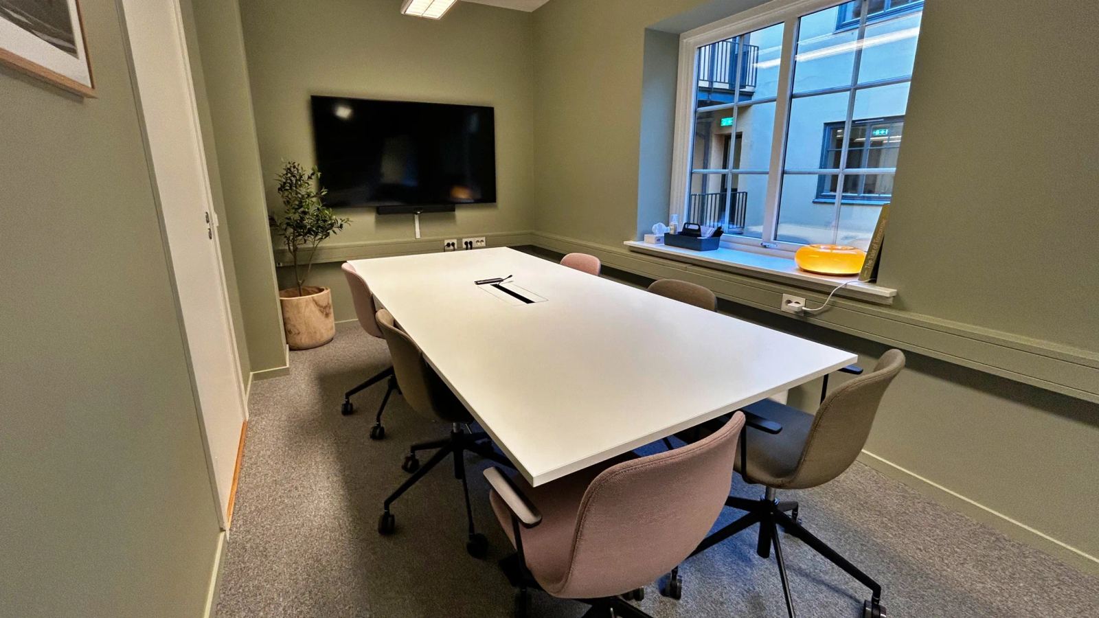 Office for 2-4 employees near Olaf Ryes Plass - Meeting room