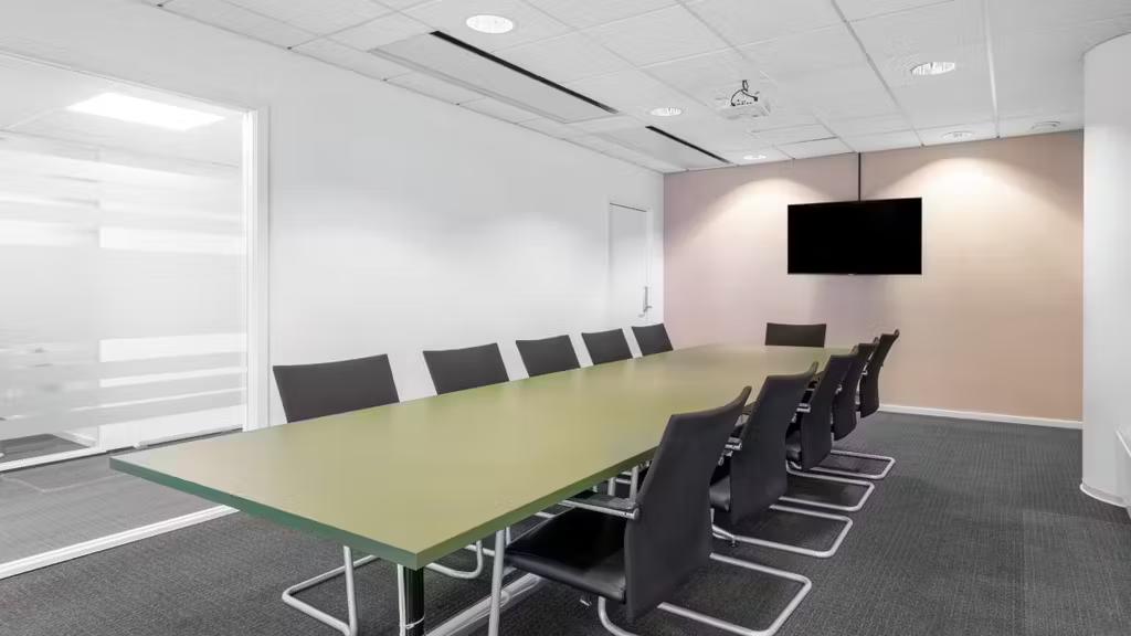 Kontor for 1-2 ansatte rett ved Tinghuset - Moterom