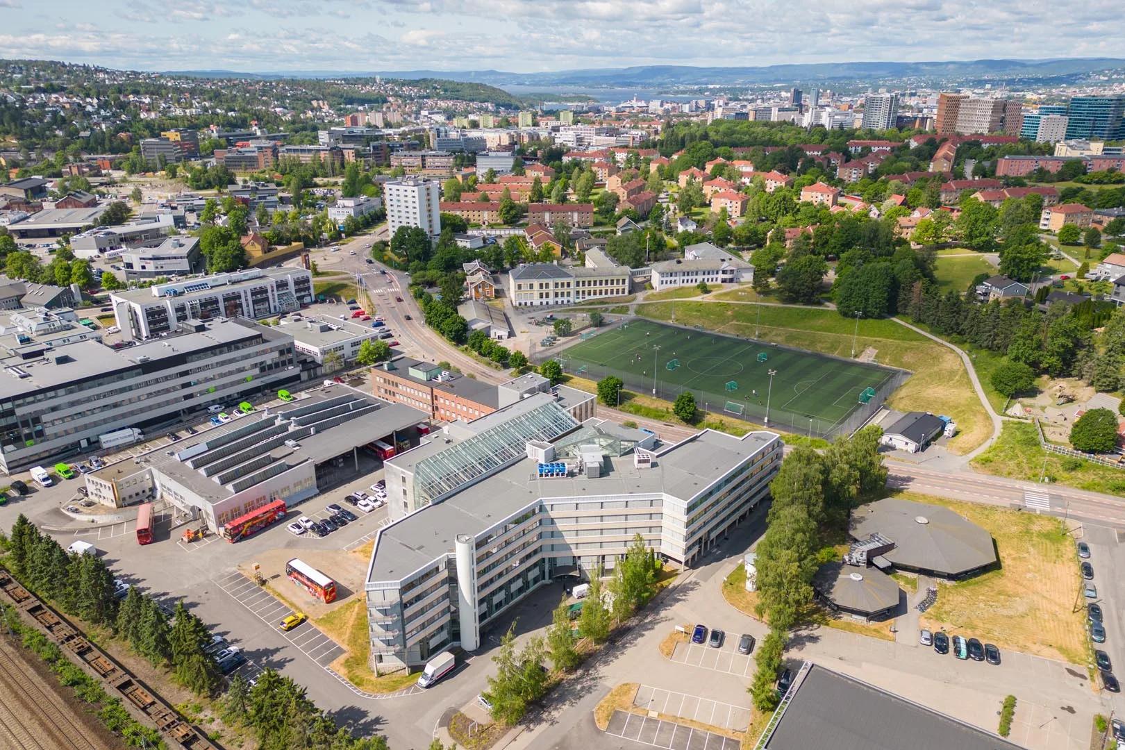 Kontor for 2–4 personer med strategisk beliggenhet på Bryn