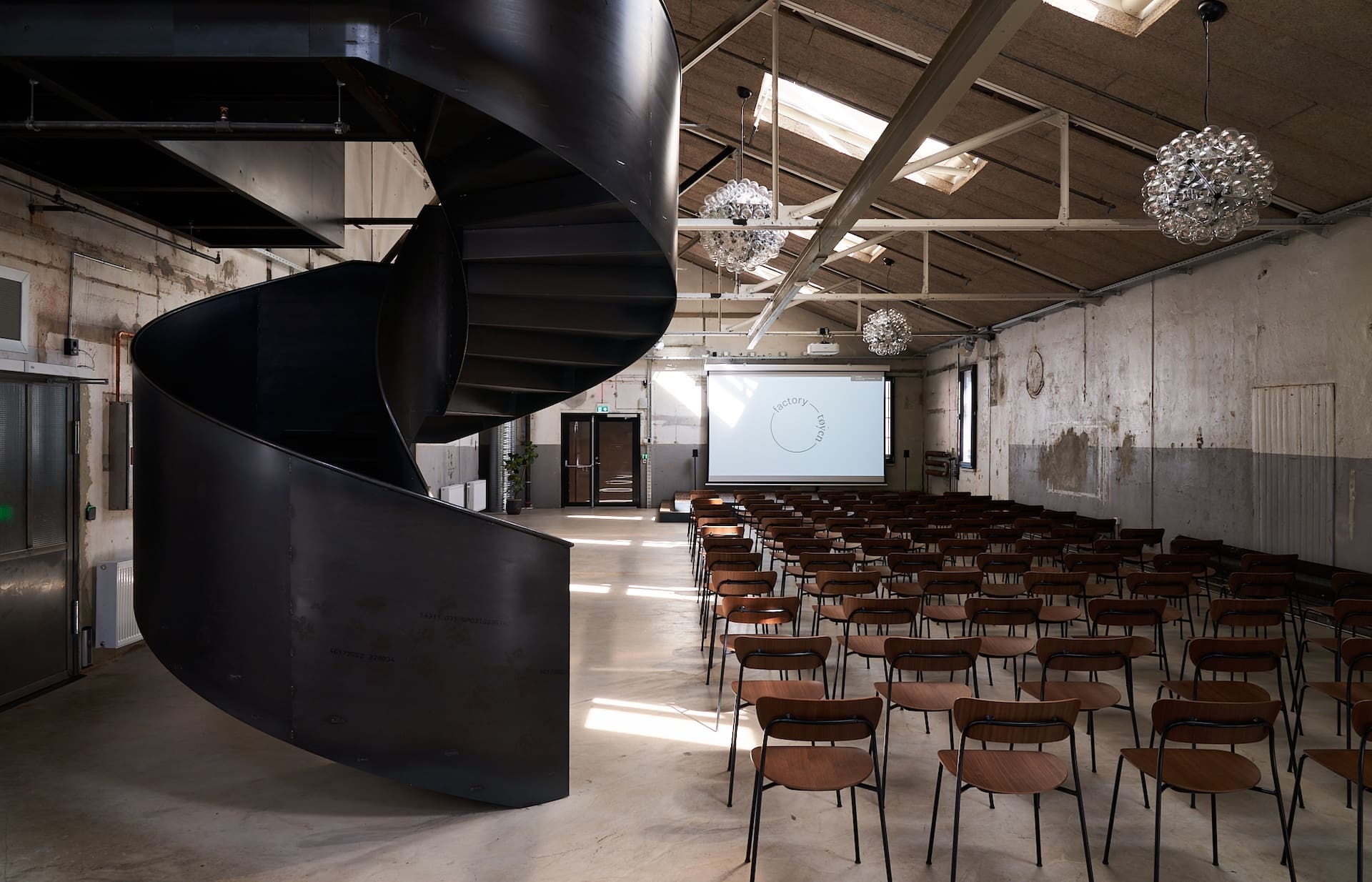 Private offices for 8–12 employees in a creative and modern environment - Facilities