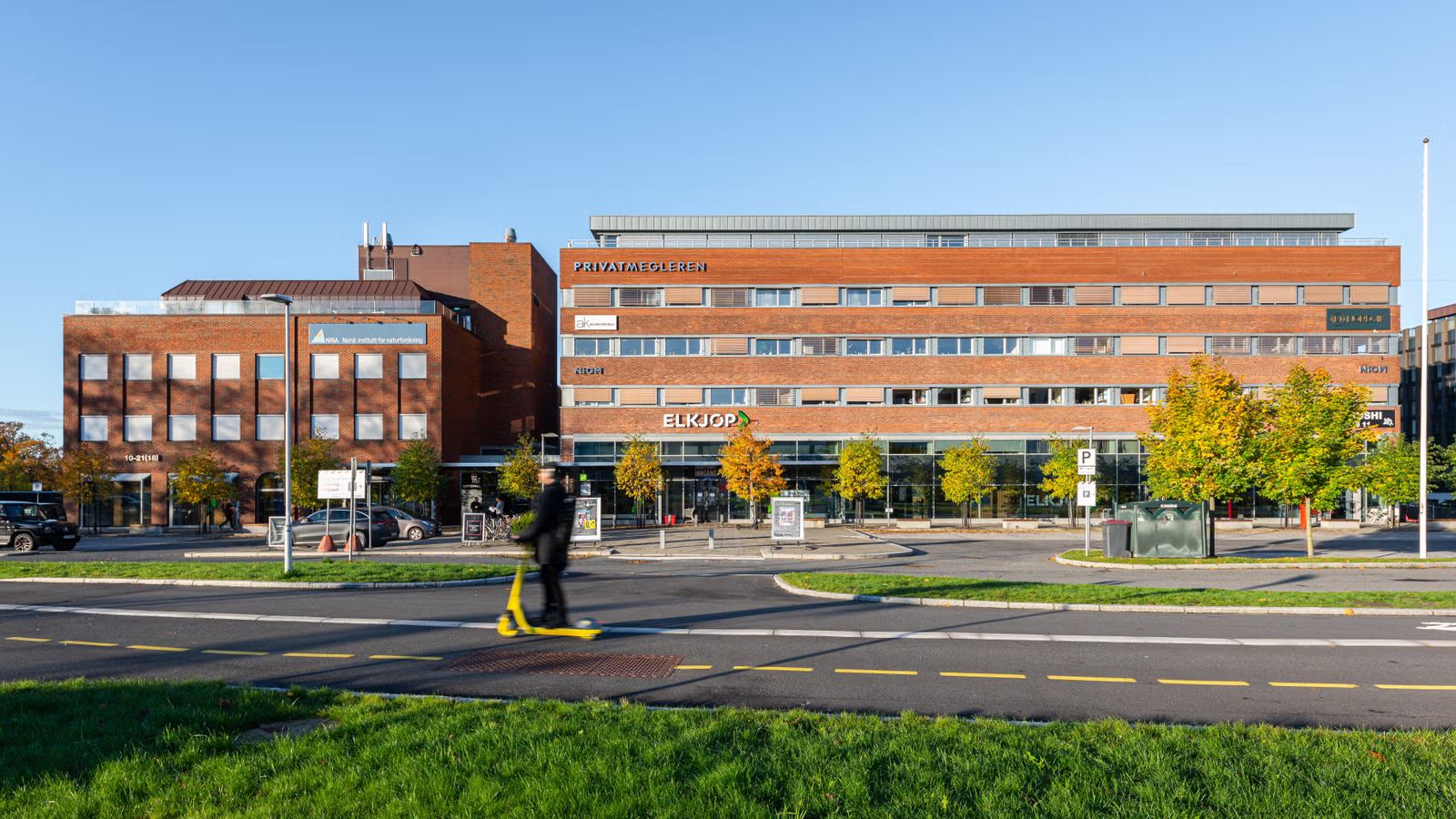 High-standard 1,305 sqm office space with private roof terrace at Ullevål Stadium - Facade