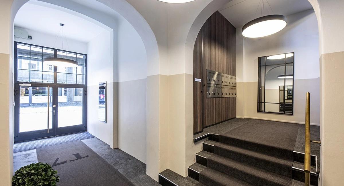 Office for lease on top floor, 352 sqm, prime city center location - Facilities