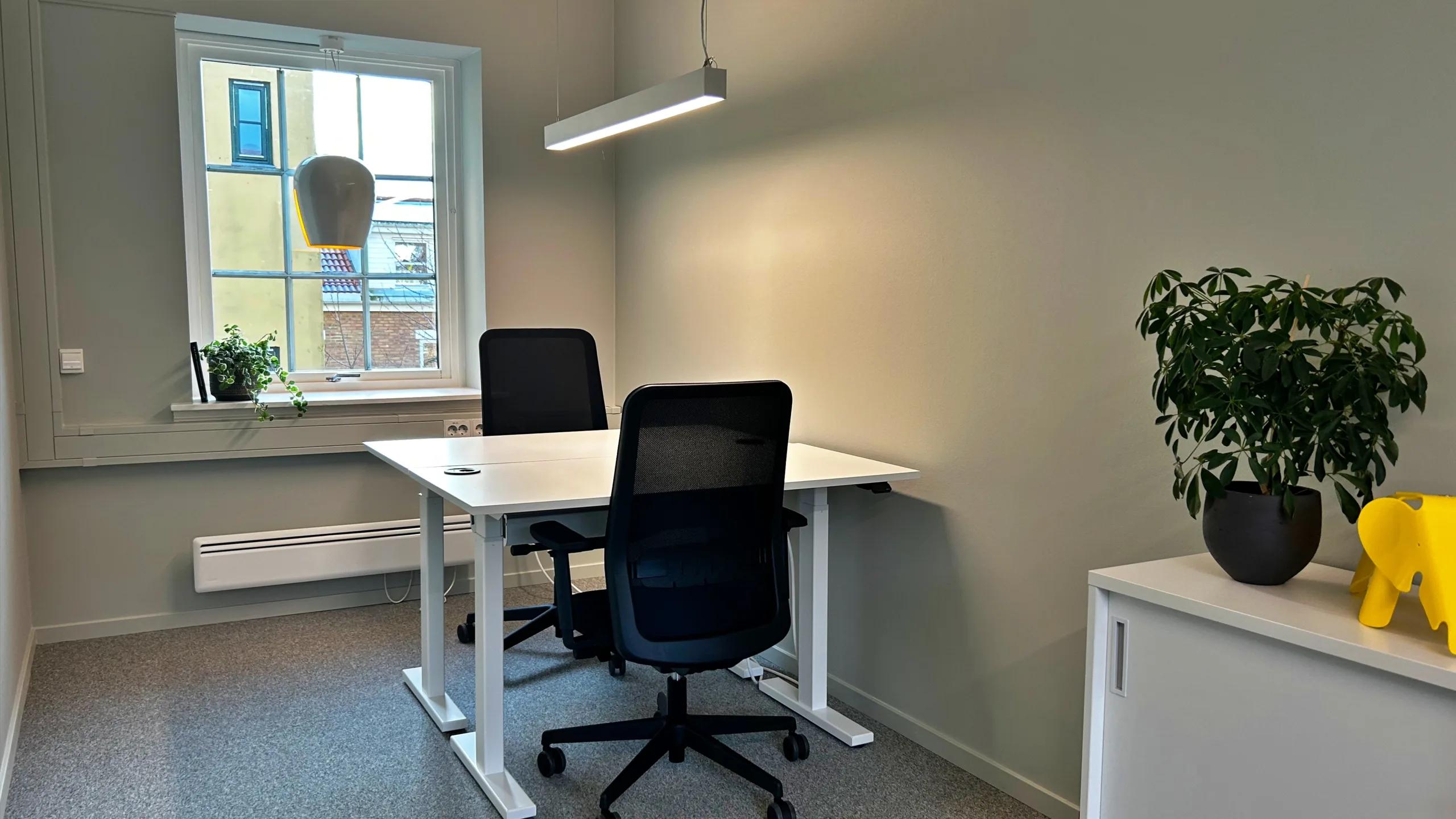 Kontor for 2-4 ansatte nær Olaf Ryes plass - Kontor